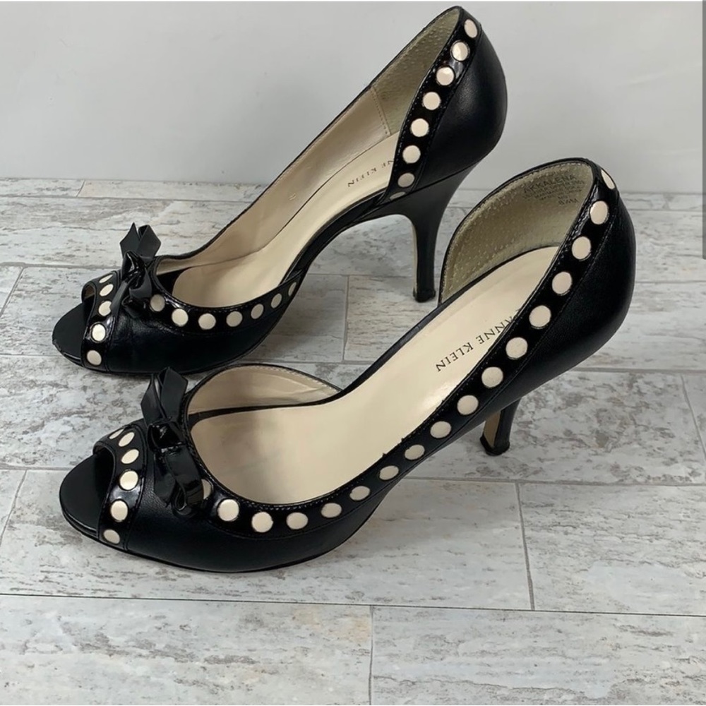 ANNE KLEIN BLACK POLKA DOT HEELS SZ 8.5